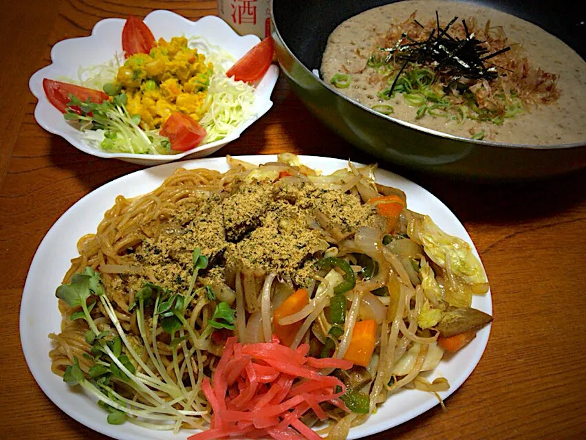 Snapdishの料理写真:今日の男飯(๑˃̵ᴗ˂̵)かぼちゃと枝豆とコーンなどの野菜うまうま和え&本格自然薯使用うまうまとろろステーキ🥩&おでん粉とトリイソースでうまうま焼きそば🎶|ひーちゃんさん