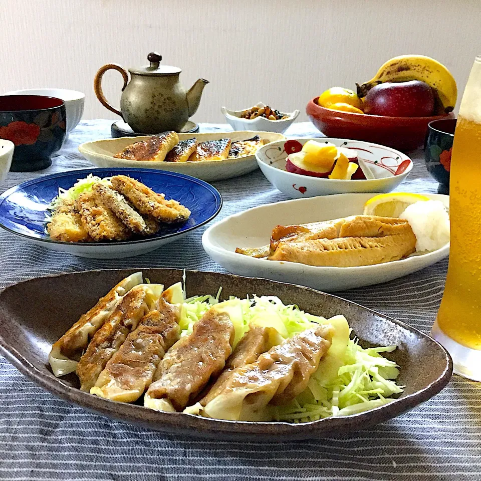 納豆餃子、揚げ焼き納豆、はんぺんフライ、薩摩芋とりんごとレモンの煮物、ホッケの干物、ひじきと大豆の煮物|ゆかりさん