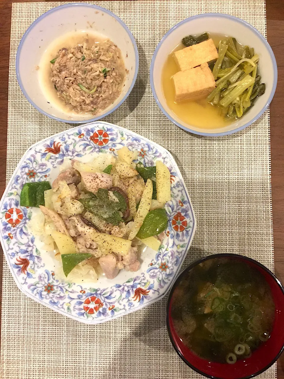 Snapdishの料理写真:鶏もも肉の塩麹と野菜炒め|浜@ちゃんさん