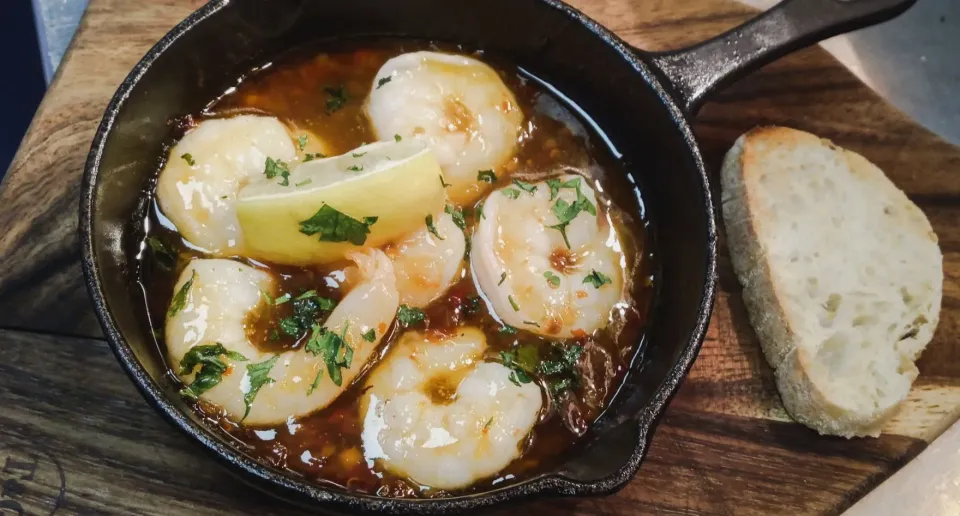 白ワイン甘い唐辛子ソースレモンとパセリとタイガーのエビ
Tiger prawns with white wine sweet chillie sauce, lemon and parsley|Nick V Mitocさん