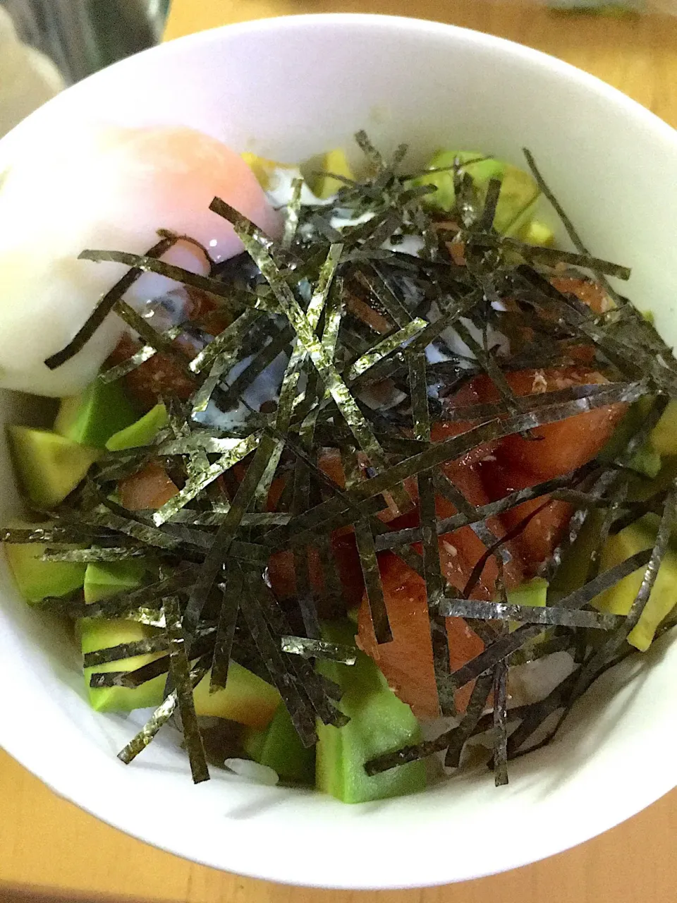 漬けマグロアボカド丼〜温玉のせ|あんこさん