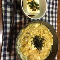 Snapdishの料理写真:ピリ辛卵とじうどんと冷奴|中島誠晴さん