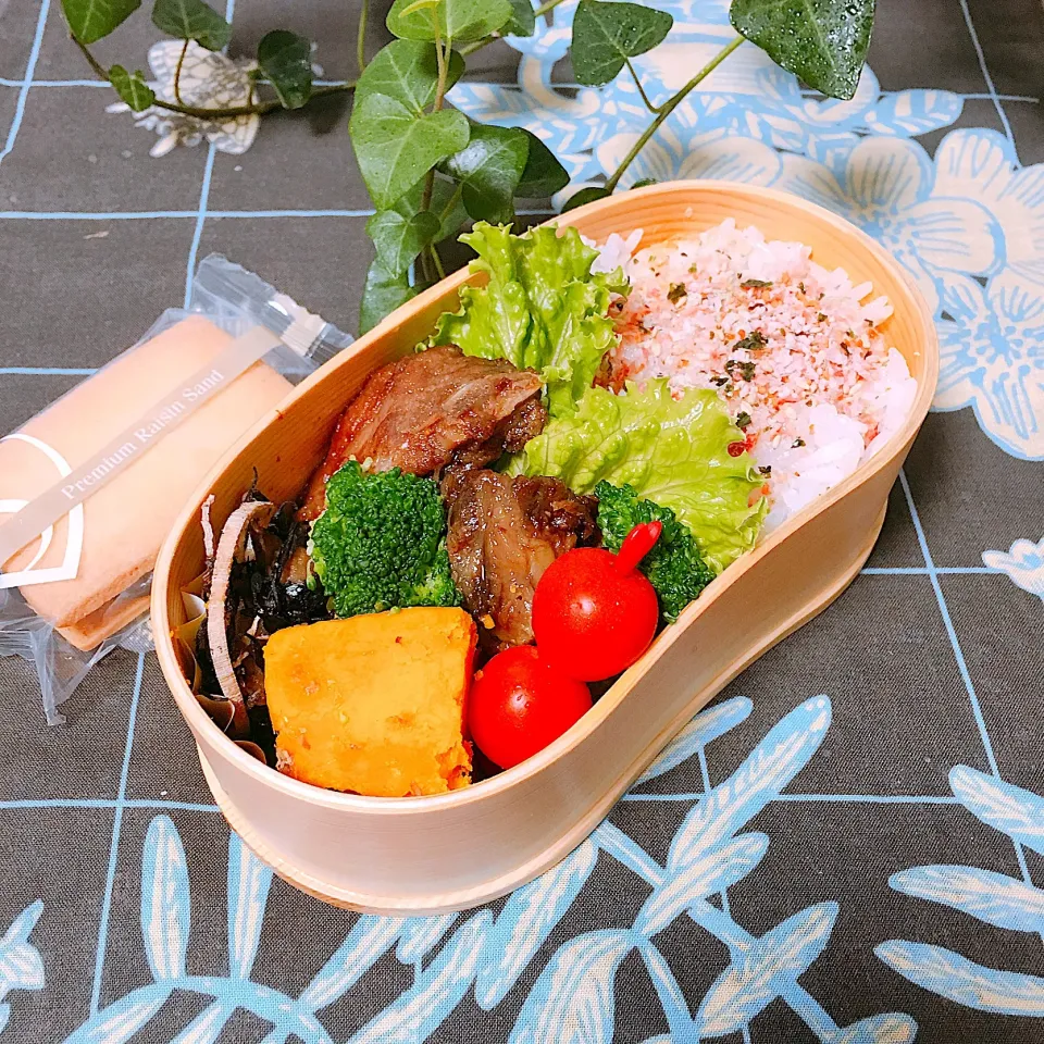 Snapdishの料理写真:2018.10.17today's obento☆スペアリブ弁当|YummyKさん