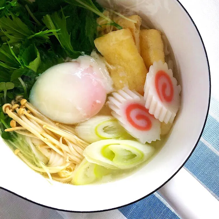 Snapdishの料理写真:朝ごはんを食べよう☀️糖質0麺で水菜たっぷり鍋焼きうどん🍲|あしゃぱんさん