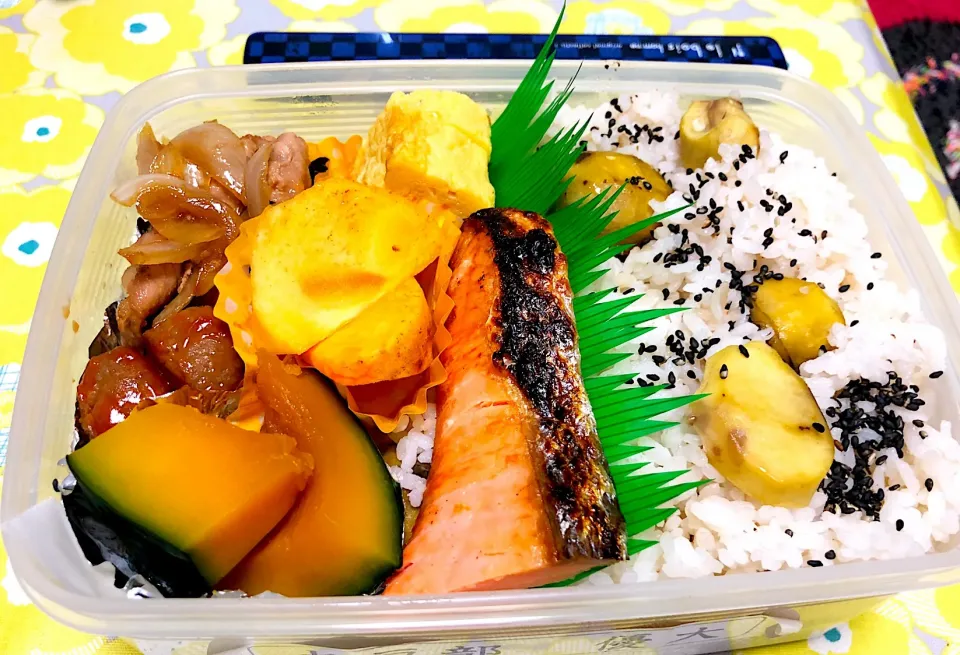 Snapdishの料理写真:息子弁当、栗ご飯🌰|masasho's momさん