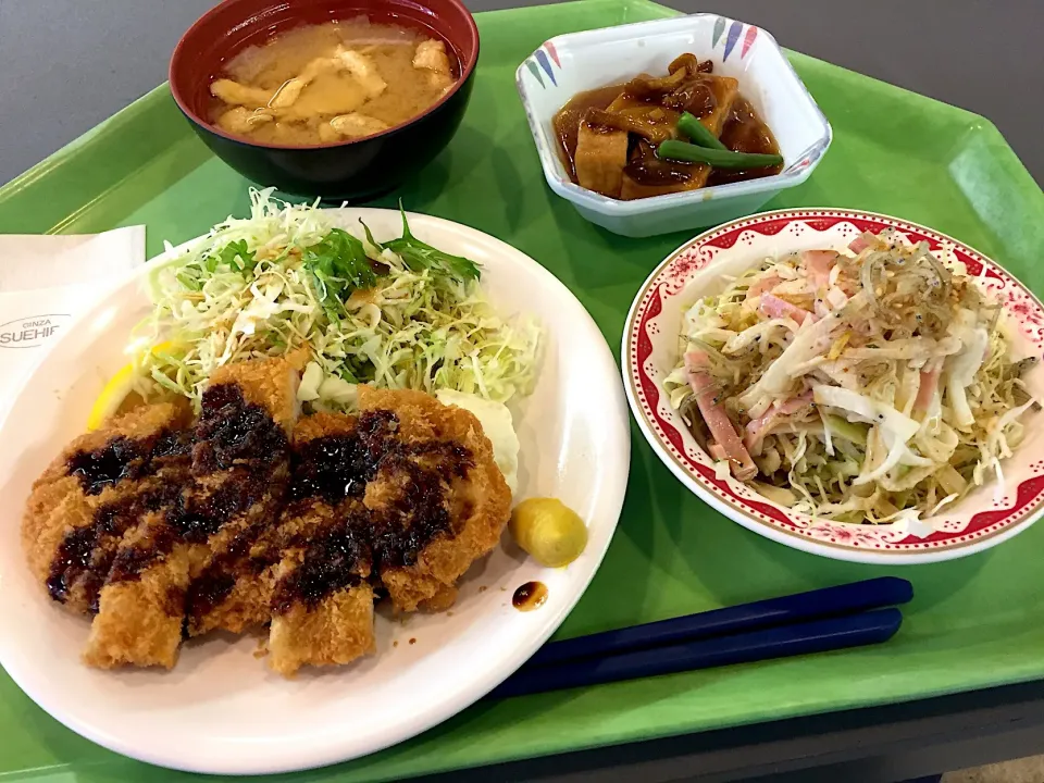 とんかつ、厚揚げのきのこあん、しらすとシソ大根サラダ、味噌汁|Tadahiko Watanabeさん