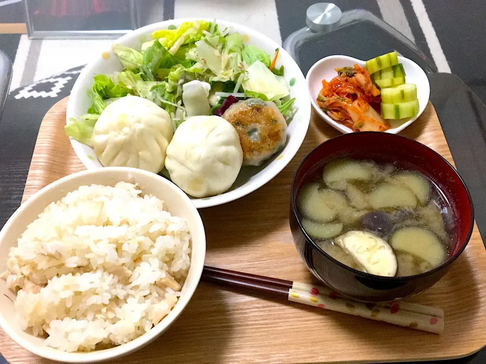 サラダチキン炊き込みご飯
(梅しそ風味)|よぉ〜さん