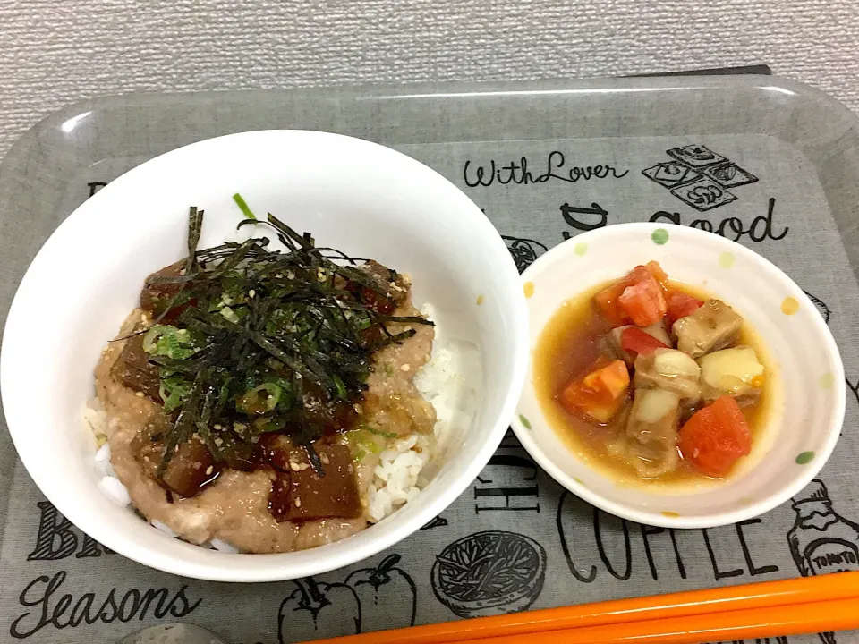 とろろマグロ丼と焼きチーズマグロトマト和え|あんこさん