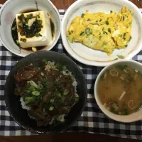 Snapdishの料理写真:どて丼とネギ入り卵焼きと冷奴と味噌汁|中島誠晴さん