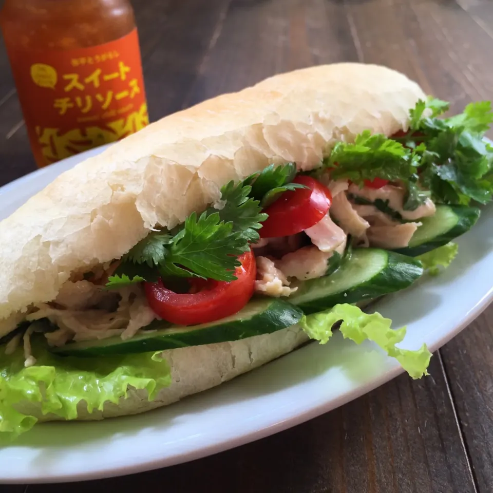 チキンと香菜のスイチリマヨサンド🥖|七海さん