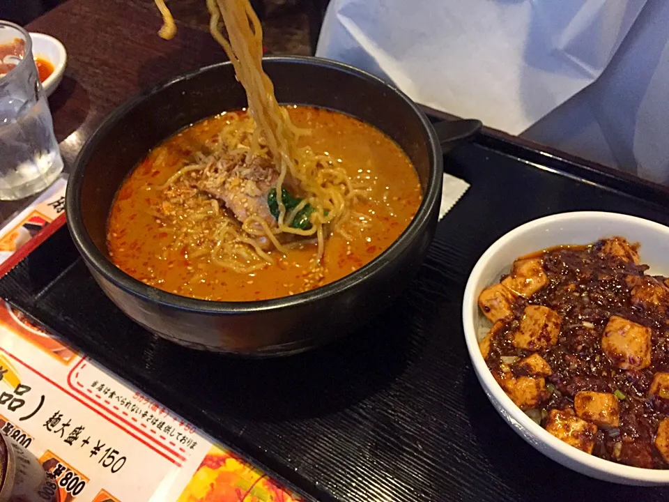 息子とデート❤️担々麺と麻婆豆腐丼。|hanakoさん