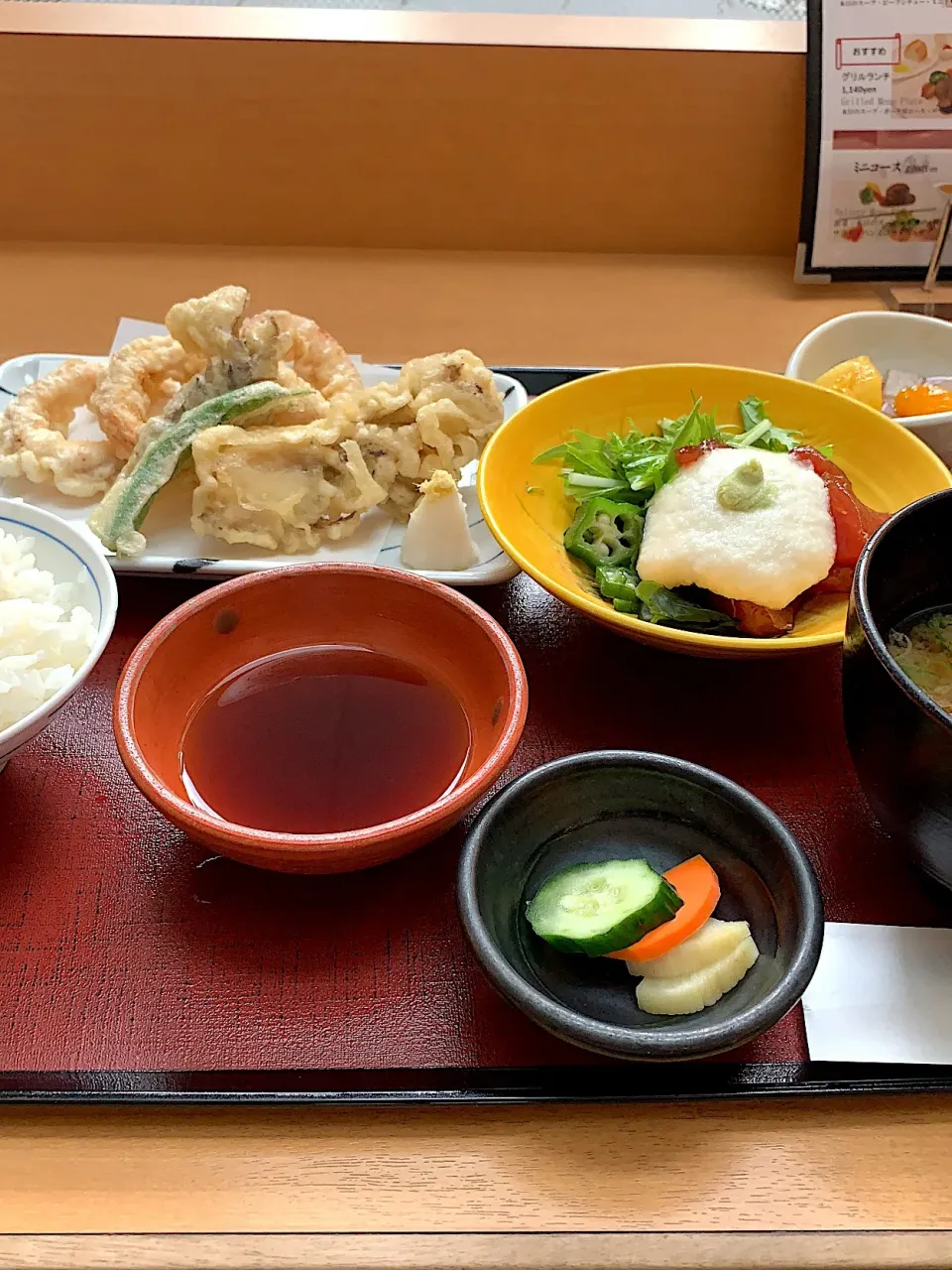 イカ舞茸天ぷら/漬けマグロと野菜とろろ掛け/味噌汁|山内博之さん