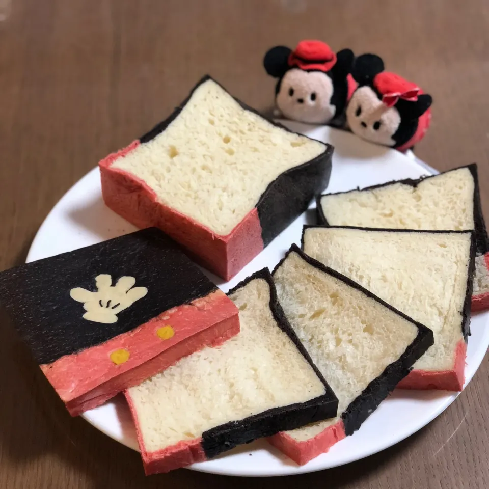 ❤️🖤ミッキーマウスの食パン🍞


 #mickeymouse  #disney  #ディズニー  #ミッキーマウス  #ミッキー  #天然素材  #スーパーデコパン  #食パン  #デコパン  #手作りパン  #ぱん  #角食パン|izuyoさん