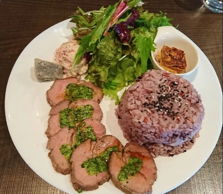 Snapdishの料理写真:ラム肩ロース香草バターソース|りくさん