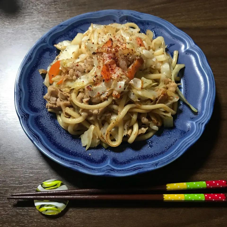 焦がしニンニク風味焼きうどん|perfuさん