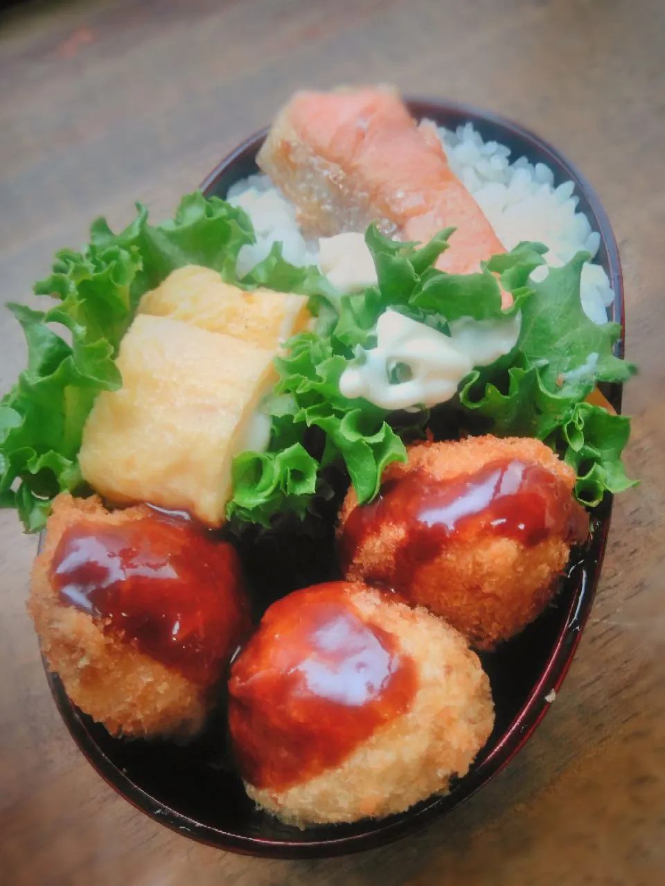 今日のお弁当
・カニカマでクリームコロッケ
・チーズ入り玉子焼き
・焼塩鮭|akiさん