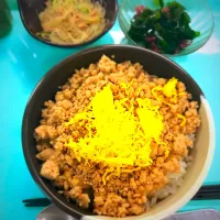 Snapdishの料理写真:そぼろ丼|しょうごさん