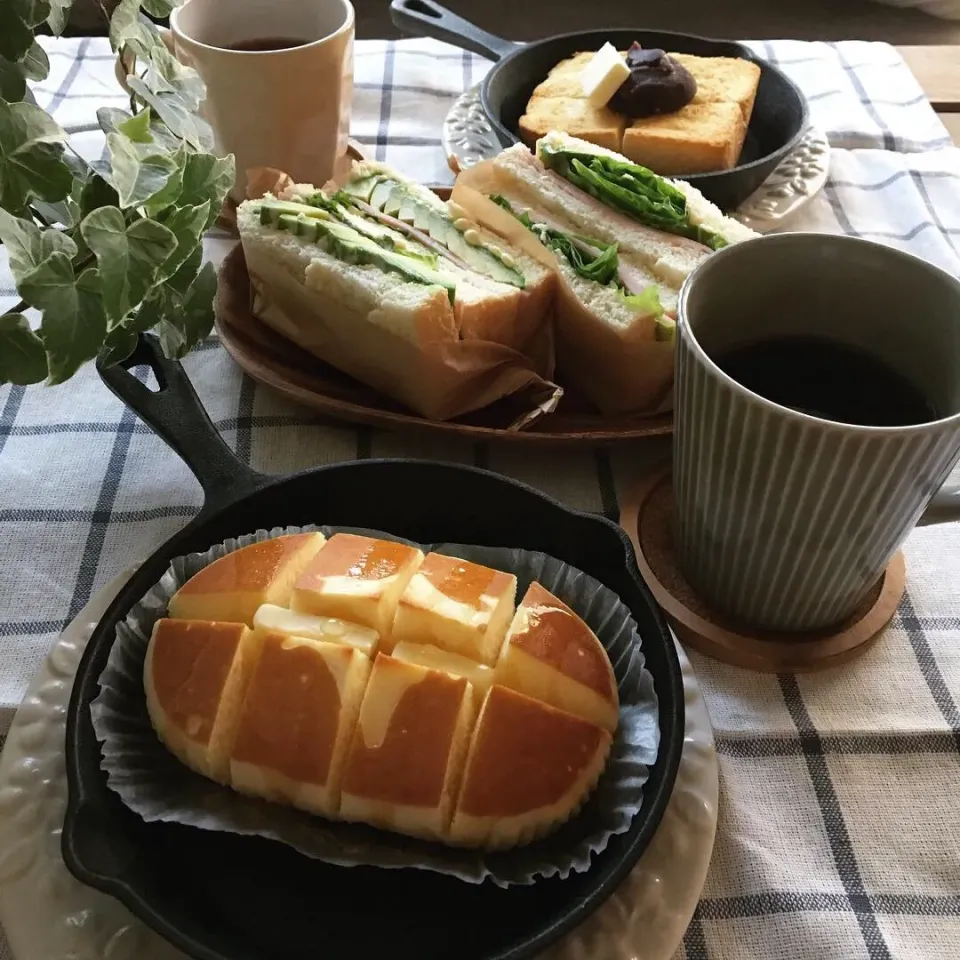 ＊朝ごぱん＊#北海道蒸しケーキ#あんバタートースト#アボカドサンド|sayakaさん
