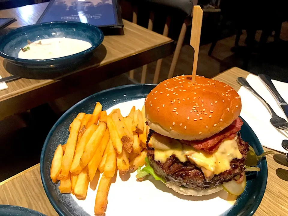 Wagyu beef burger|Sky Blueさん