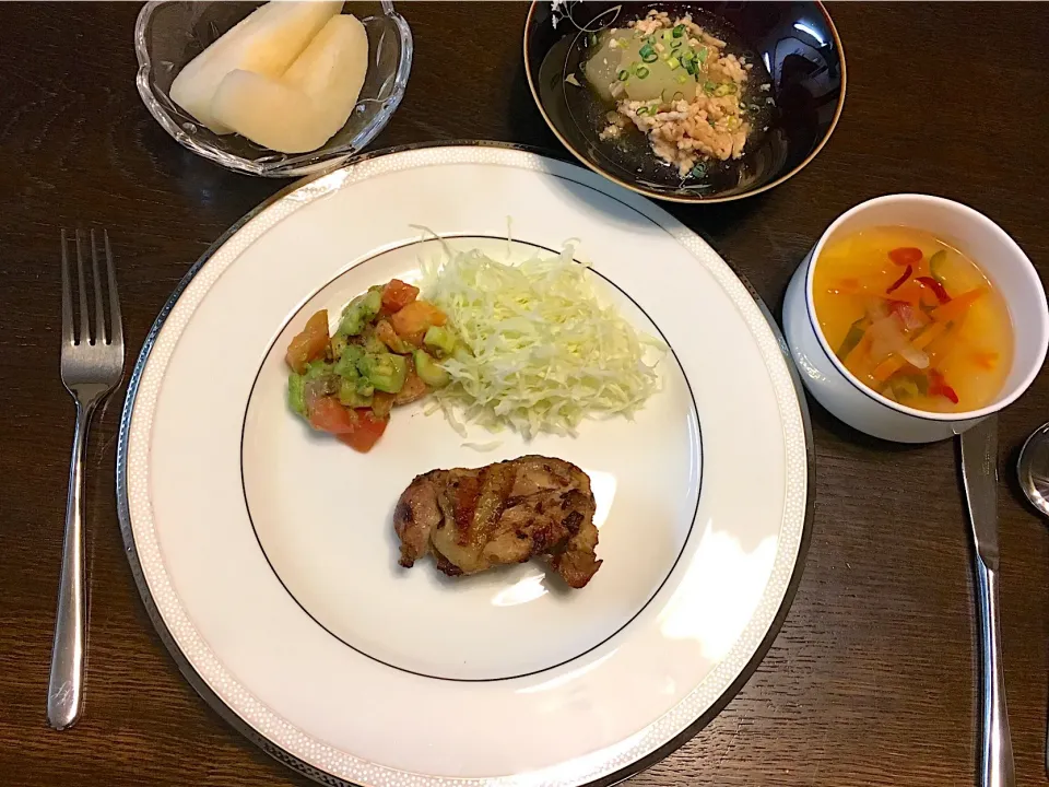 チキンソテー
アボカドとトマトのサラダ
冬瓜の煮物
コンソメスープ
梨|カドラさん