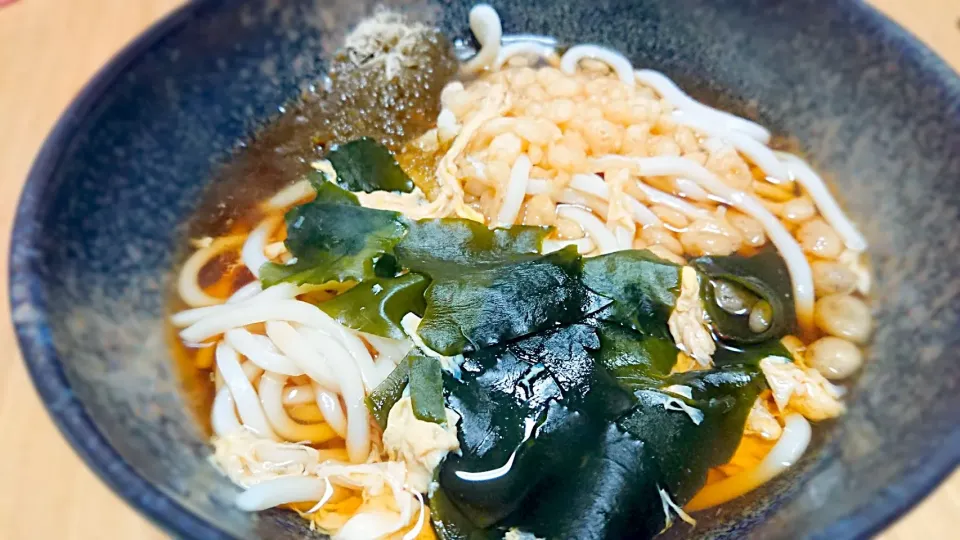 天かすワカメとろろ大根おろし卵うどん|やっちさん