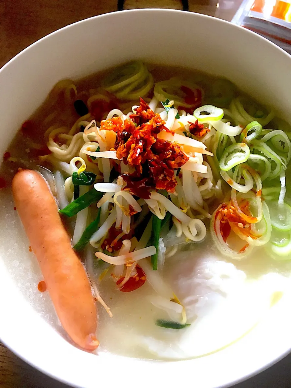 Snapdishの料理写真:昼ラー🍜とんこつ|しろこ🐾໊さん