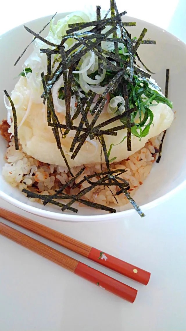 🐟秋刀魚蒲焼きとカリアリ山芋の温玉丼🥚|メイメイda.さん