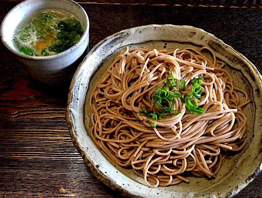 久々の 熱盛り蕎麦
#二日酔いランチ
#二八蕎麦|mottomoさん