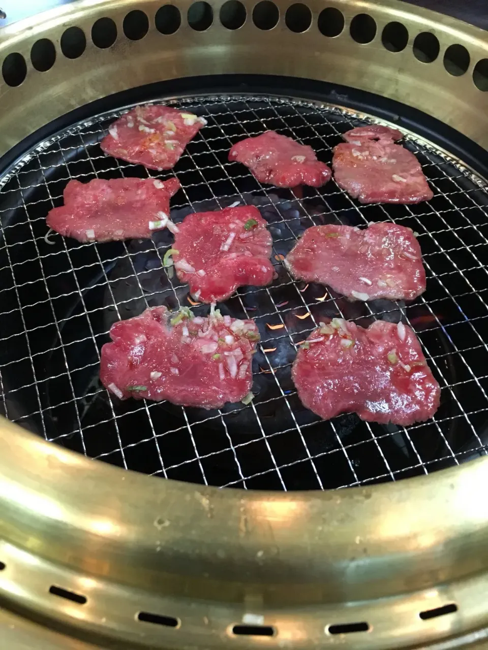 久々に焼肉🍖やはりまずは塩タンからですね|フージさん