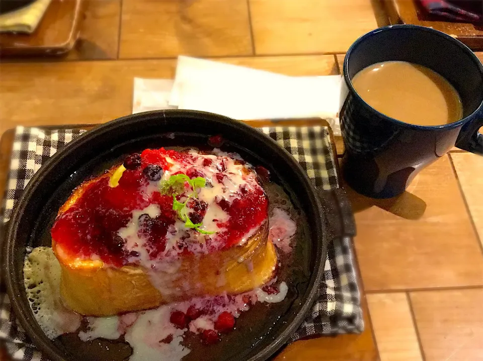 モカジャバカフェ 
ベリーフレンチトースト|大場 明典さん