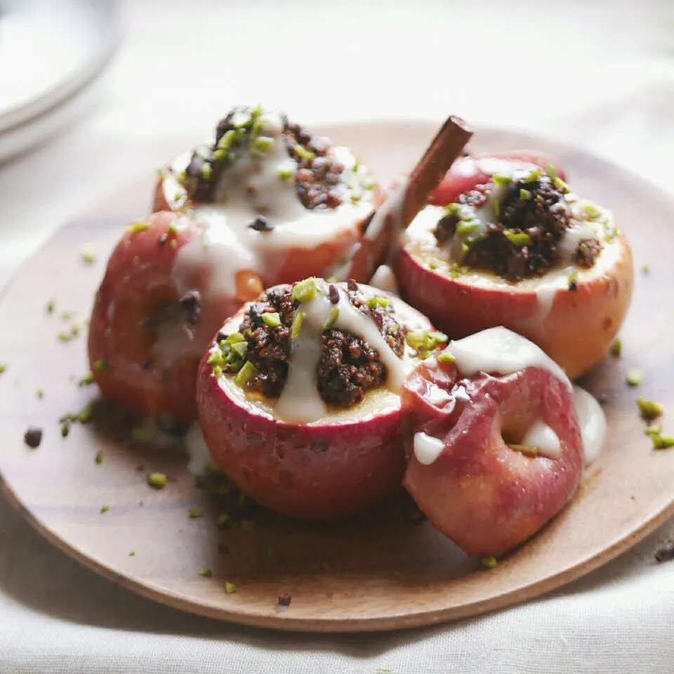 焼きリンゴのジンジャーアーモンドクリームがけ🍎 Stuffed baked apples and almond -ginger cream|まちまちこさん