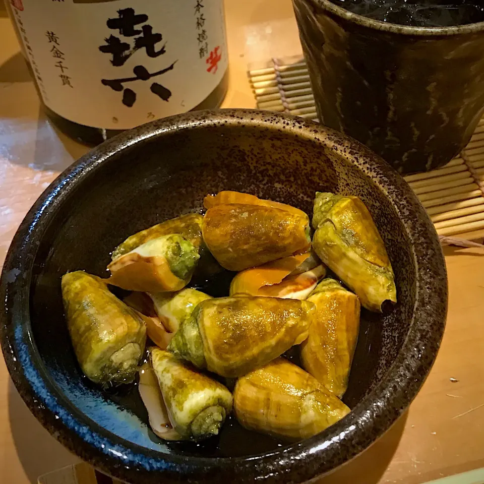 今宵はチャンバラ貝で聖水沐浴始めました😄初めて食べたけど、マジで爪楊枝でチャンバラしましたわ😆|にゃあ（芸名）さん