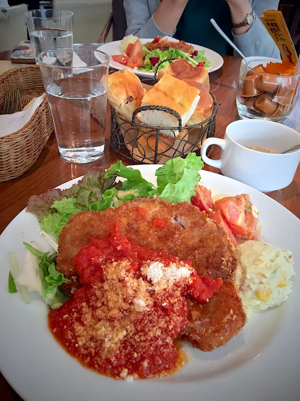 日替わりランチ 『トマトソースとチーズでイタリアーンなトンカツ』 （正式な料理名 忘れた…😰食べたくなるような もっとお洒落なネーミングでした）  #心斎橋 #CAFEGARB|paaruさん