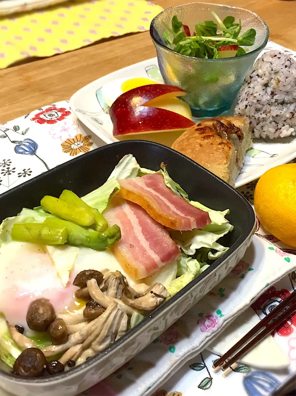 休日の朝ごはん おかずとパンを一緒にトースターに入れて楽チン👍|パセリんさん