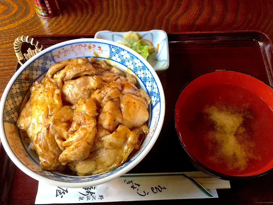 名物“やきとり丼”@行列のできる鰻屋『新屋』|yumyum😋さん