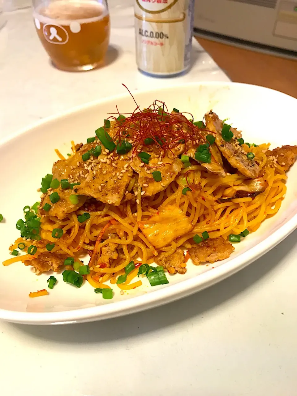 キムチ焼きそば豚肉乗せ😋|ちゃーさん