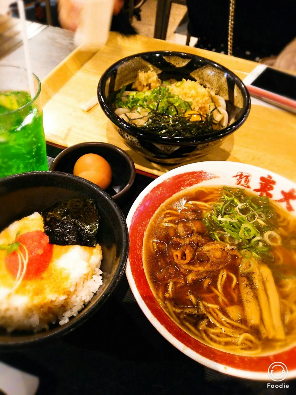 Snapdishの料理写真:娘とランチ
   ぶっかけうどんと
   ラーメンセット😃|miimiさん