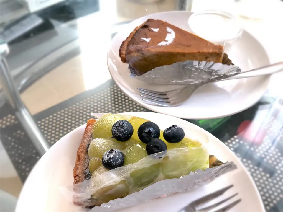 Snapdishの料理写真:#世田谷 #ママタルト #美味しいスイーツ #ケーキ #マスカットタルト #カボチャタルト #ハロウィン  #ハロウィンスイーツ|まみさん