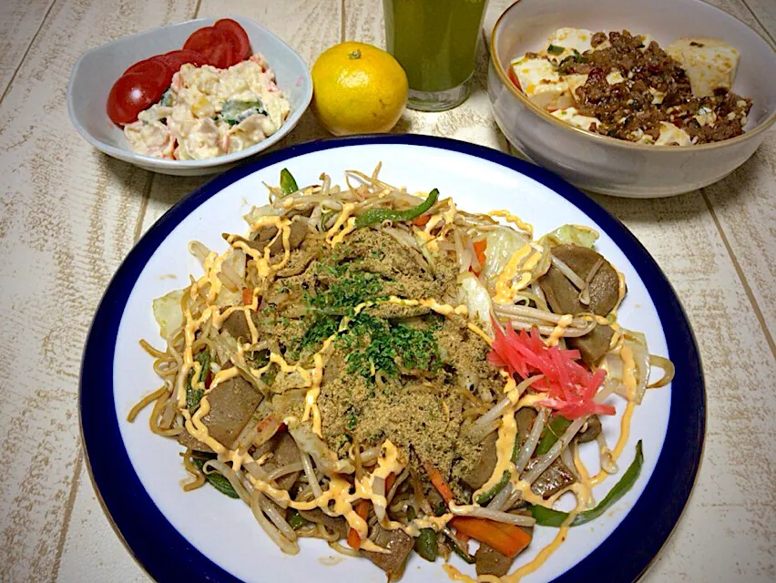 今日の男飯(๑˃̵ᴗ˂̵)自作ポテサラ&麻婆豆腐&静岡食材満載キムマヨ💮焼きそば🎶😉|ひーちゃんさん