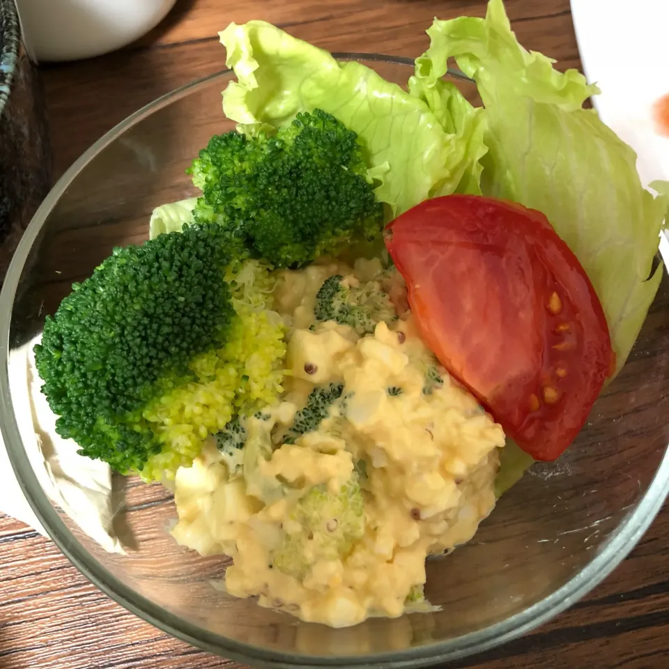 Snapdishの料理写真:たまごとブロッコリーのサラダ🥦|高田春花さん