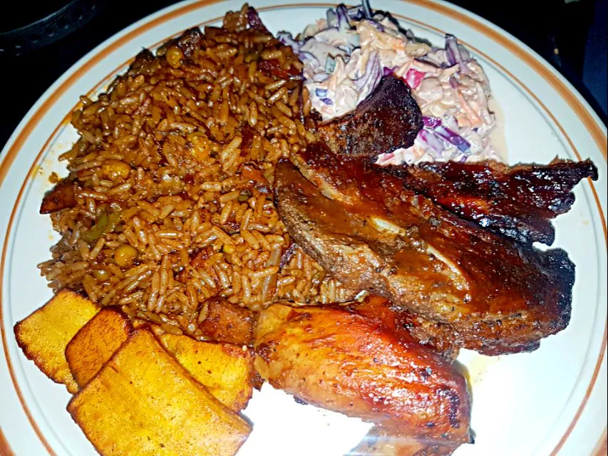 Snapdishの料理写真:Jerked Barbecue Pork Chop and Chicken Wings with Green Peas n Rice Fried Plantains and Coleslaw.|Juan Simmsさん