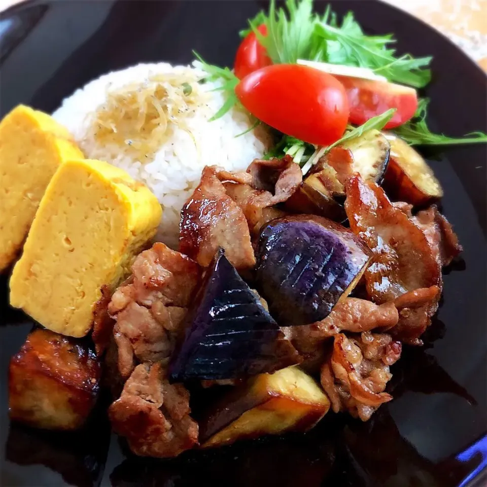 朝ごはんを食べよう☀️ お茄子と豚肉のオイスターソース炒めでワンプレート朝ごはん☀️🍆🐖|あしゃぱんさん