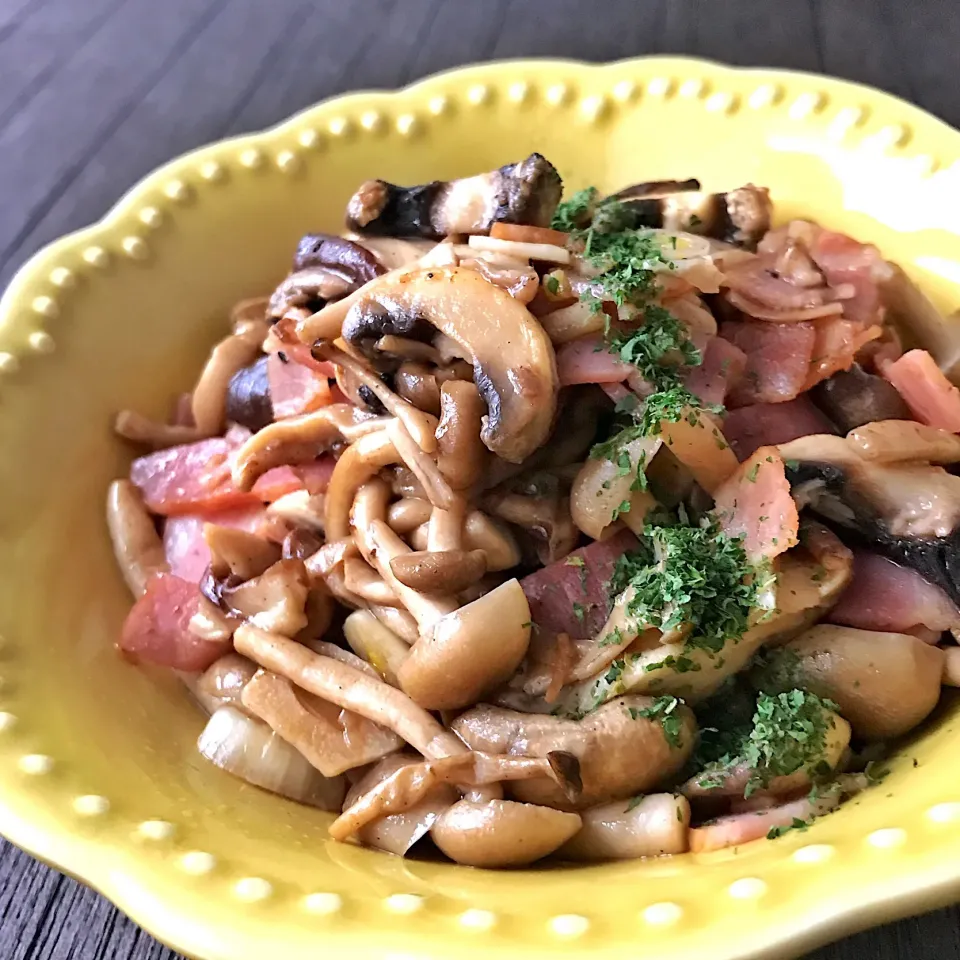 きのことベーコンのバター醤油炒め🍄|kanacoさん