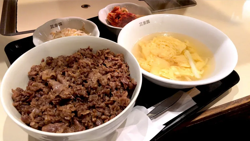 焼肉丼を頂きました。|momongatomoさん