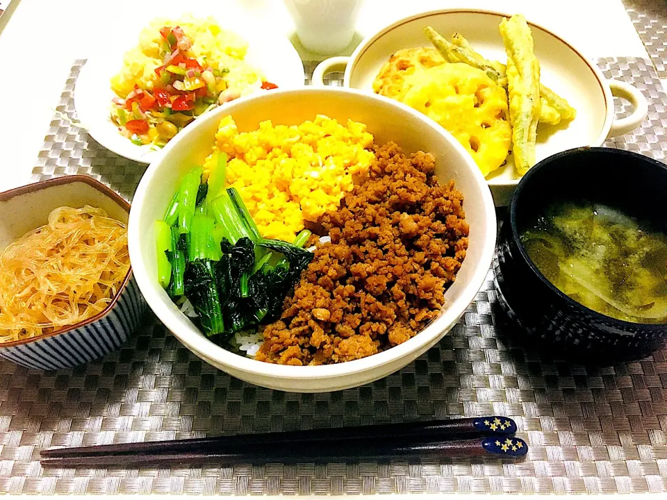 三色そぼろ丼定食♪|エリーさん