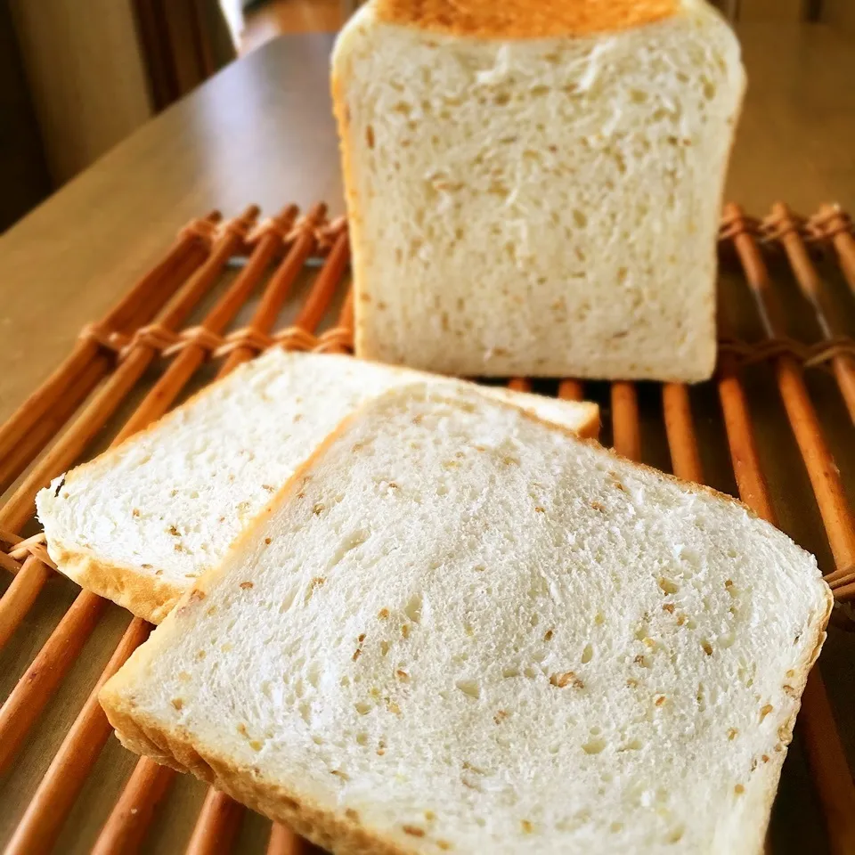 【角食部】韃靼そば茶入りソフトミルク食パン|9421beruさん