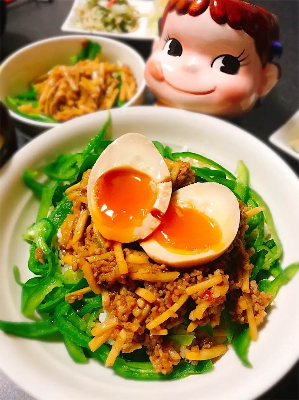 Snapdishの料理写真:シャキトロ新食感♡ピリ辛あんかけ青椒肉絲丼。|ぽき。さん