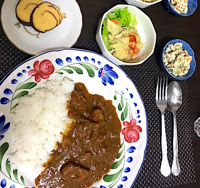 Snapdishの料理写真:ビールカレー🍛まとめて作った最後のカレー。野菜をすってよく炒めて豚バラ肉の塊をビールで煮込んだカレー。|ナタママさん