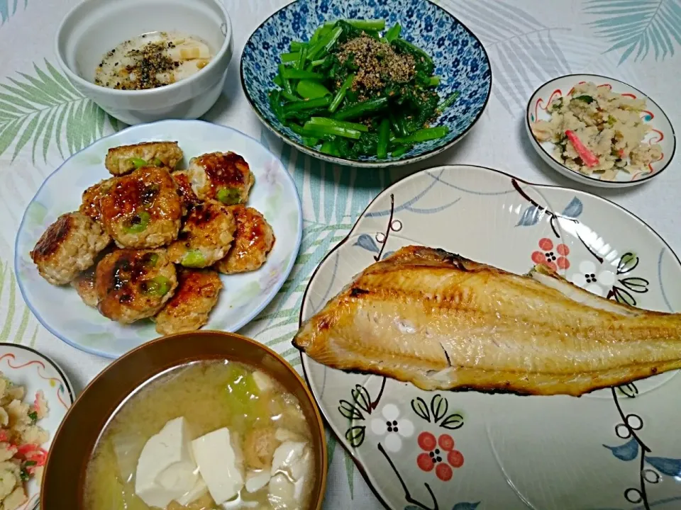 ☆今日の晩ごはん☆　焼魚　蓮根つくね　小松菜和え　卯の花　酢れんこん　お味噌汁|hamamaさん