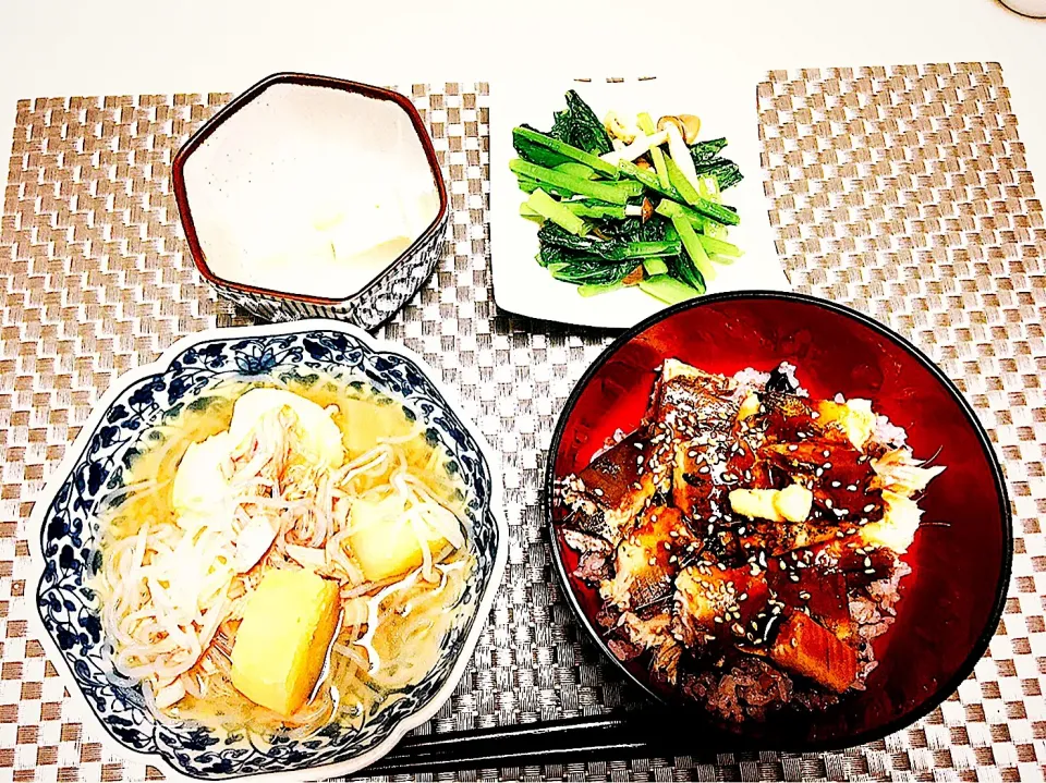 Snapdishの料理写真:イワシの蒲焼き風丼ぶり🐟|エリーさん